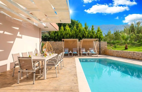 Kavros House | 190 m² House ∙ 3 bedrooms ∙ 12 guests