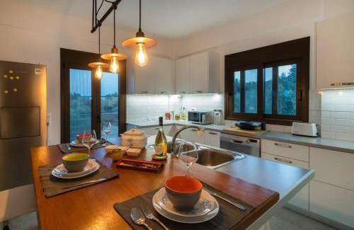 Pylos-Nestoras Villa | 190 m² Villa ∙ 4 bedrooms ∙ 8 guests