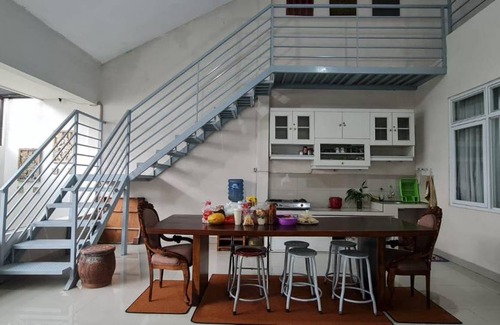 Karanganyar House | 200 m² House ∙ 3 bedrooms ∙ 10 guests