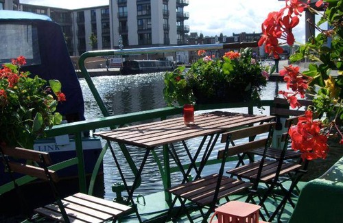 Tollcross Boat Rental | 200 m² Houseboat ∙ 3 bedrooms ∙ 10 guests