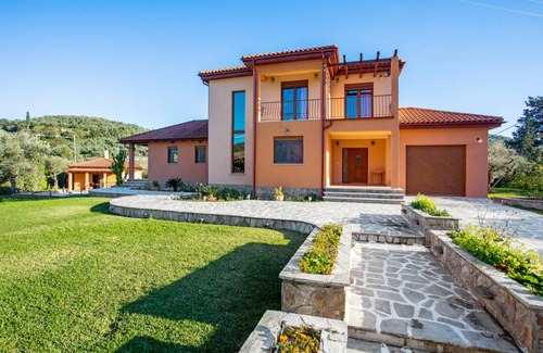 Alikanas Villa | 200 m² Villa ∙ 7 bedrooms ∙ 16 guests