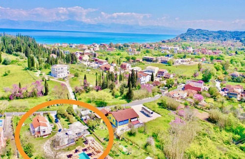 Sidari Villa | 200 m² Villa ∙ 8 bedrooms ∙ 16 guests