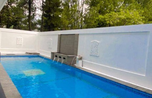 Sukaraja House | 220 m² House ∙ 4 bedrooms ∙ 10 guests