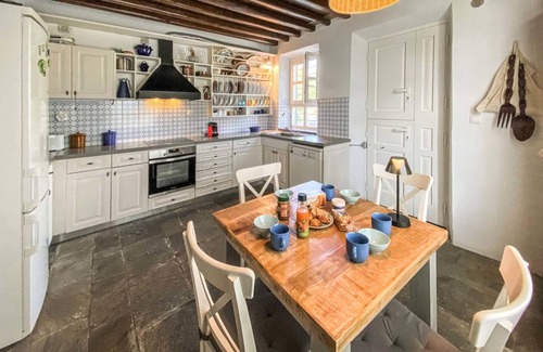 Apollonia House | 220 m² House ∙ 6 bedrooms ∙ 12 guests