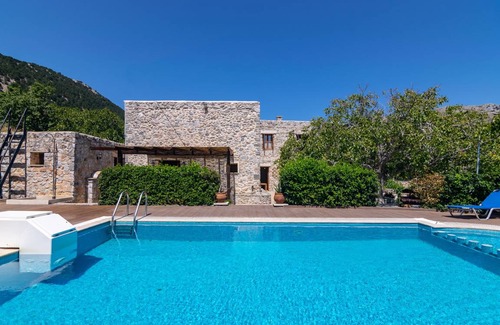 Impros Villa | 220 m² Villa ∙ 5 bedrooms ∙ 10 guests