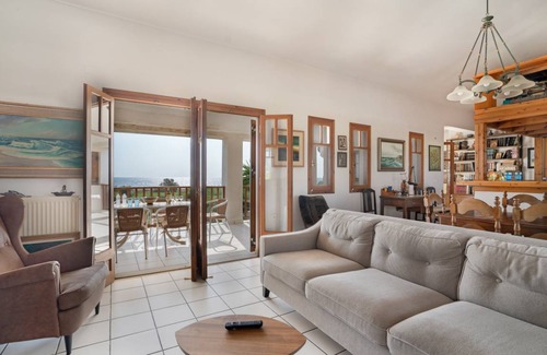 Zacharo House | 230 m² House ∙ 5 bedrooms ∙ 12 guests