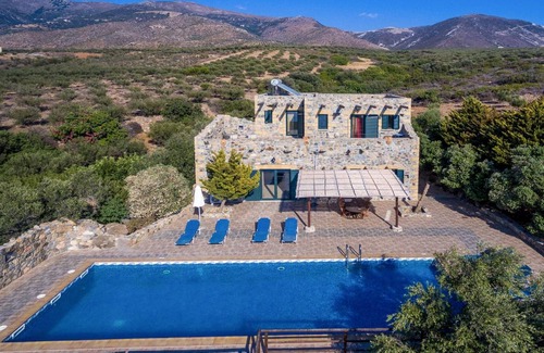 Livadia House | 240 m² House ∙ 4 bedrooms ∙ 10 guests