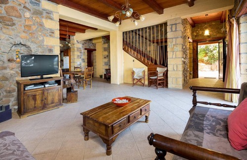 Livadia House | 240 m² House ∙ 4 bedrooms ∙ 10 guests