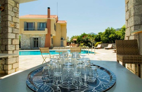 Tripi Villa | 250 m² Villa ∙ 4 bedrooms ∙ 10 guests