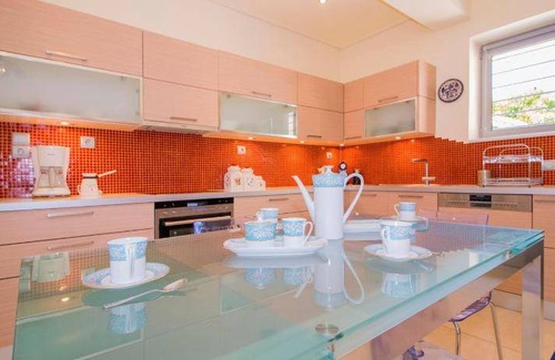 Tripi Villa | 250 m² Villa ∙ 4 bedrooms ∙ 10 guests
