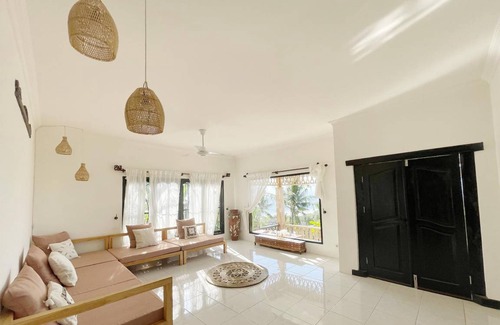 Senggigi Villa | 250 m² Villa ∙ 4 bedrooms ∙ 10 guests