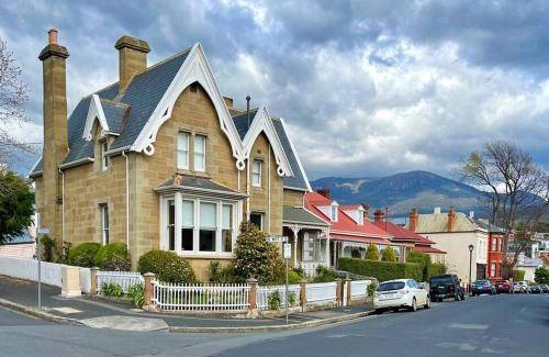 Battery Point House | 255 m² House ∙ 4 bedrooms ∙ 8 guests