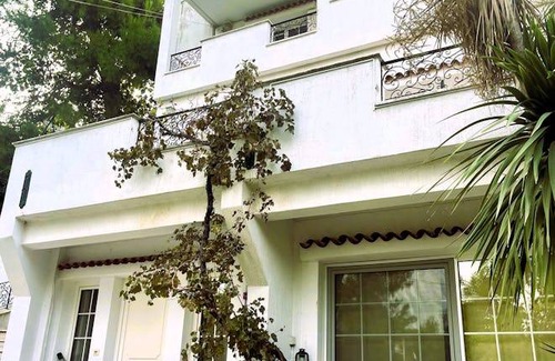 Dionysos House | 260 m² House ∙ 4 bedrooms ∙ 8 guests