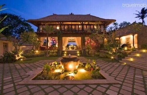 Batu Bolong Villa | 3 Bedroom Balinese Beachfront Private Pool Villa in Canggu