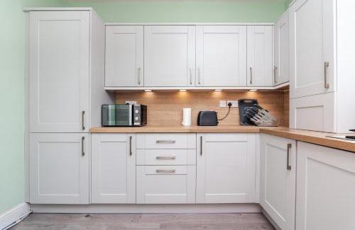 Grangemouth Apartment | 3 Bedroom Flat - Free Parking