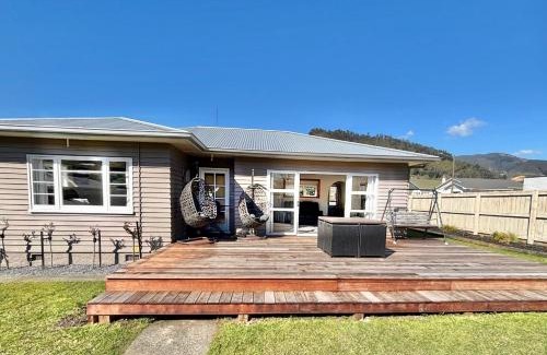Nelson South House | 3-Beds with Sunny Deck & Gardens