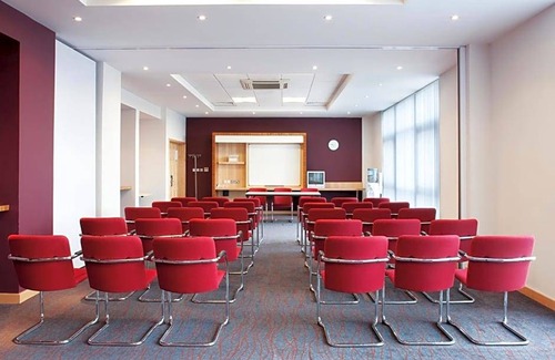 Hamilton Hotel | 3-Star Hotel ∙ Holiday Inn Express Hamilton, an IHG Hotel