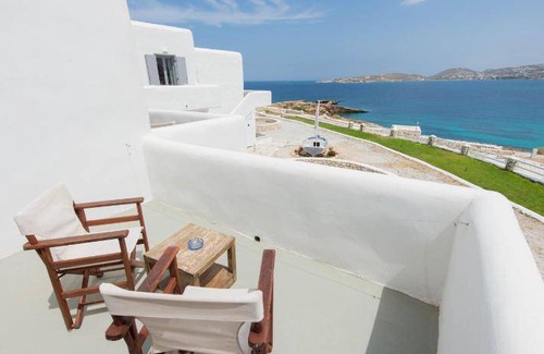 Parasporos Hotel | 30 m² Hotel ∙ 10 guests
