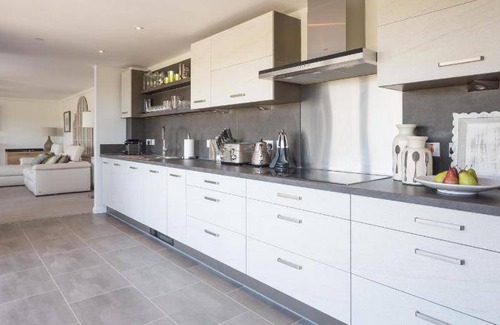 Prestwick Apartment | 300 m² Apartment ∙ 4 bedrooms ∙ 8 guests