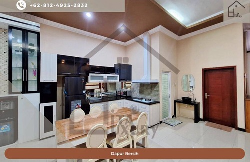 Banyuwangi House | 300 m² House ∙ 4 bedrooms ∙ 13 guests