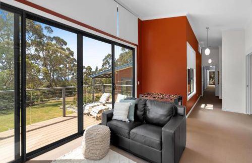 Bicheno House | 300 m² House ∙ 5 bedrooms ∙ 10 guests