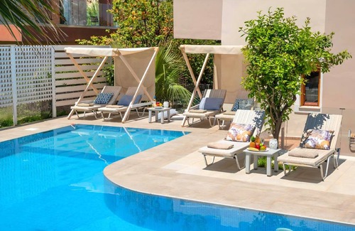 Kavros House | 300 m² House ∙ 11 bedrooms ∙ 31 guests