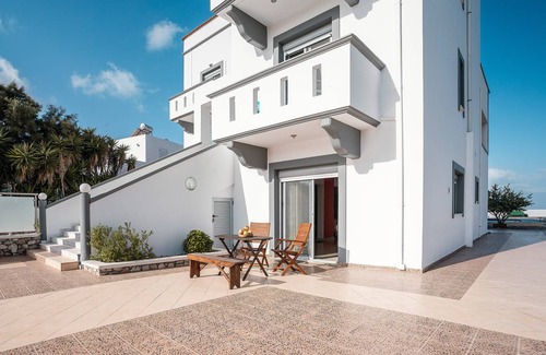 South Rhodes Villa | 300 m² Villa ∙ 4 bedrooms ∙ 10 guests