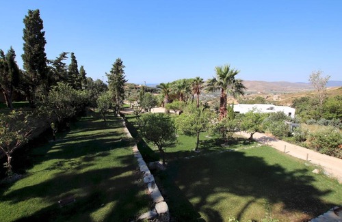 Karystos Villa | 300 m² Villa ∙ 5 bedrooms ∙ 12 guests