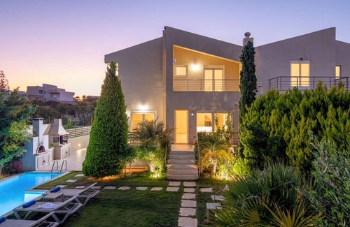 Kato Gouves Villa | 300 m² Villa ∙ 5 bedrooms ∙ 8 guests