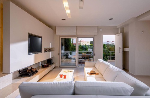 Kato Gouves Villa | 300 m² Villa ∙ 5 bedrooms ∙ 8 guests