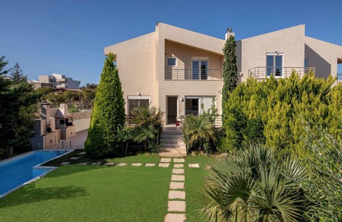 Kato Gouves Villa | 300 m² Villa ∙ 5 bedrooms ∙ 8 guests