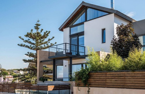Galatas House | 305 m² House ∙ 5 bedrooms ∙ 11 guests