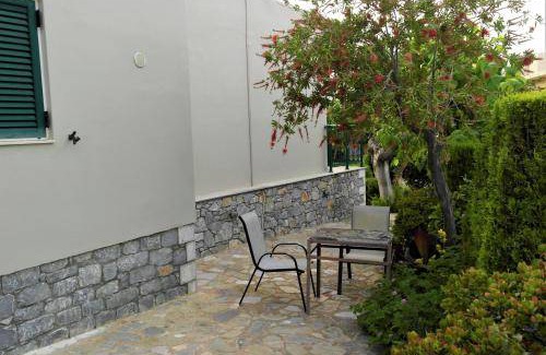 Stoupa House | 34 m² House ∙ 5 guests