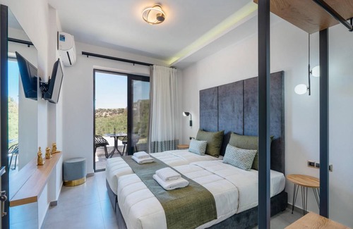 Roumeli Apartment | 350 m² Apartment ∙ 7 bedrooms ∙ 14 guests