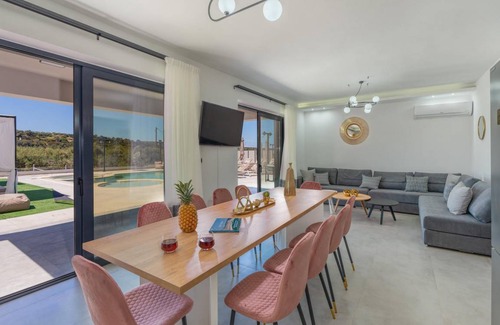 Roumeli Apartment | 350 m² Apartment ∙ 7 bedrooms ∙ 14 guests