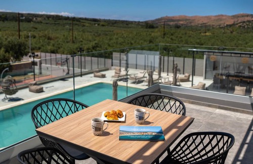 Roumeli Apartment | 350 m² Apartment ∙ 7 bedrooms ∙ 14 guests