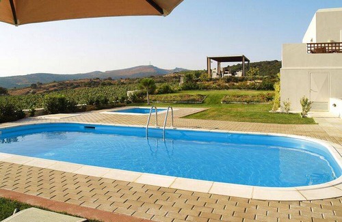 Choudetsi Villa | 355 m² Villa ∙ 6 bedrooms ∙ 12 guests