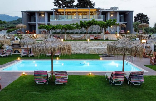 Agia House | 370 m² Farmhouse ∙ 9 bedrooms ∙ 18 guests