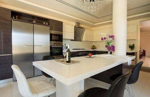 Skotino Resort | 380 m² Resort ∙ 5 bedrooms ∙ 127 guests