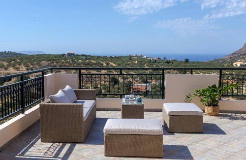 Skotino Villa | 400 m² Villa ∙ 4 bedrooms ∙ 8 guests