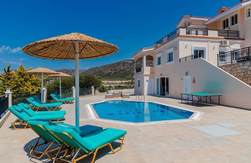 Skotino Villa | 400 m² Villa ∙ 4 bedrooms ∙ 8 guests