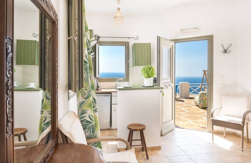 Sikinos Apartment | 45 m² Apartment ∙ 1 bedroom ∙ 4 guests
