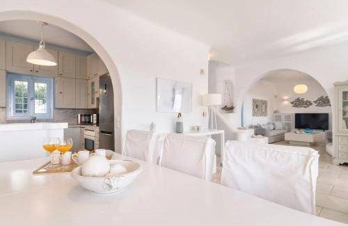 Platis Gialos Villa | 455 m² Villa ∙ 10 bedrooms ∙ 20 guests