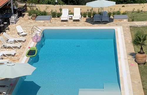 Acharavi House | 485 m² House ∙ 10 bedrooms ∙ 20 guests
