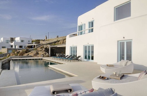Agios Ioannis Villa | 550 m² Villa ∙ 7 bedrooms ∙ 14 guests