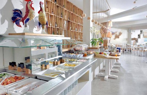 Platis Gialos Hotel | 60 m² Hotel ∙ 127 guests