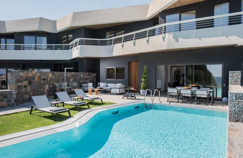 Agia Pelagia Villa | 620 m² Villa ∙ 9 bedrooms ∙ 18 guests