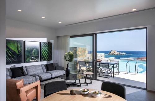 Agia Pelagia Villa | 620 m² Villa ∙ 9 bedrooms ∙ 18 guests