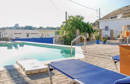 Malaxa House | 65 m² House ∙ 2 bedrooms ∙ 4 guests