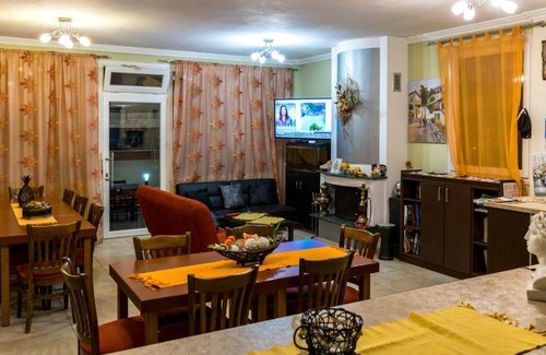 Krinidhes Apartment | 75 m² Serviced apartment ∙ 6 guests